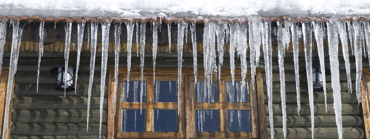spray foam prevents ice dams by providing proper insulation in Niagra Falls attic spaces